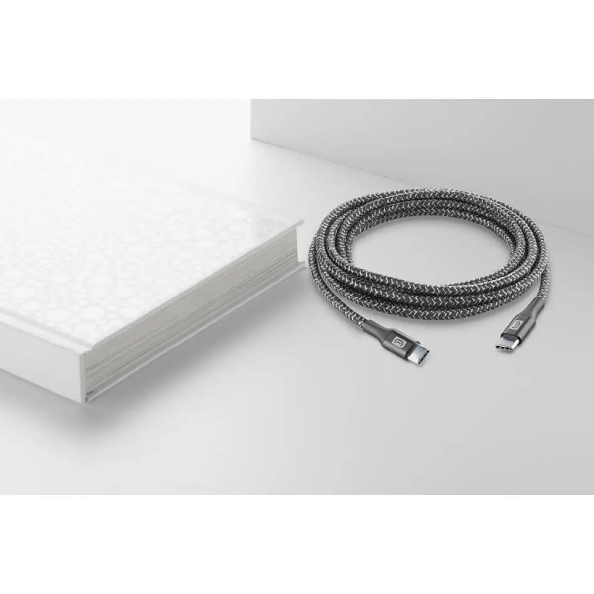 Кабел данни усилен USB-C - USB-C 2.5 м черен