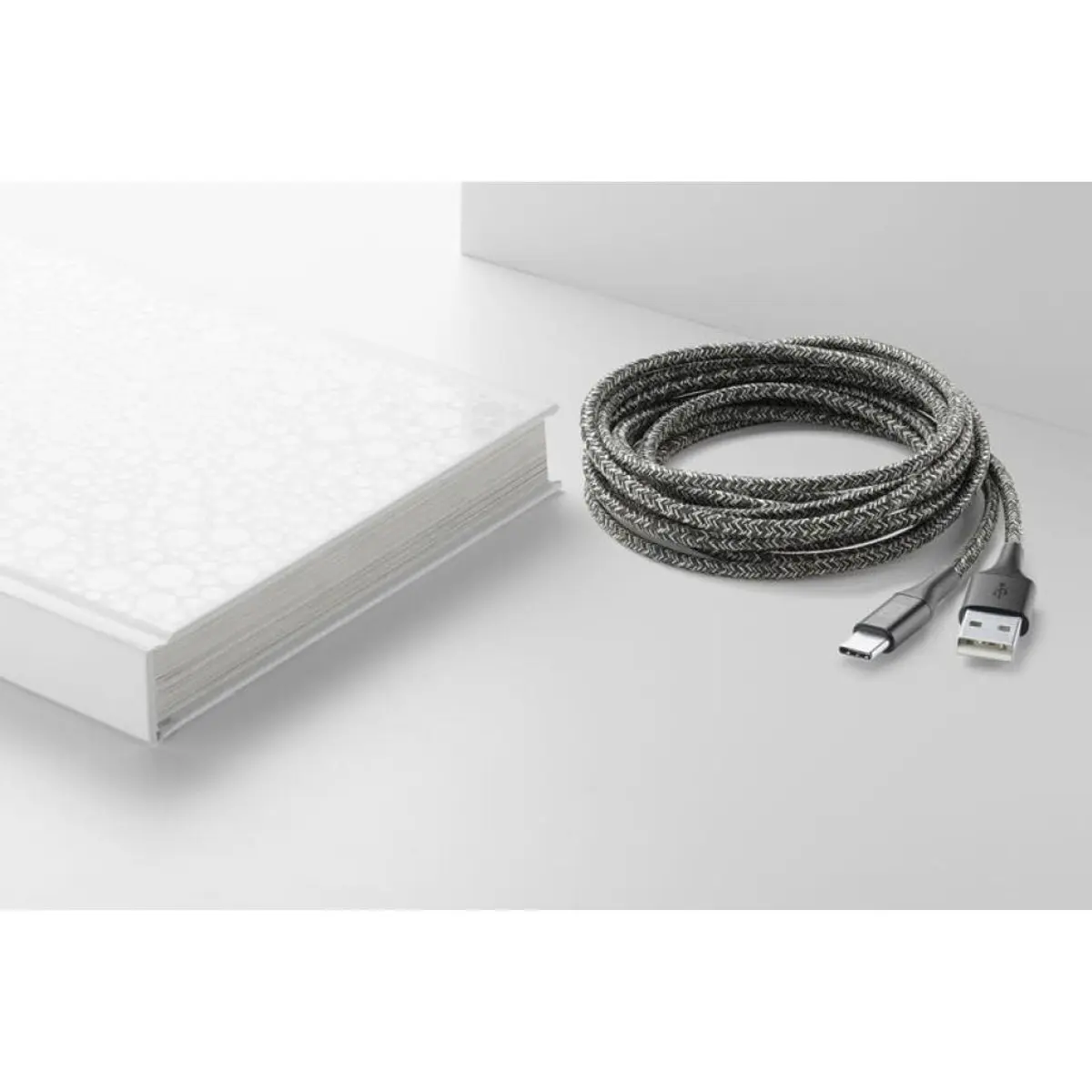Кабел данни усилен USB- USB-C 2.5 м черен